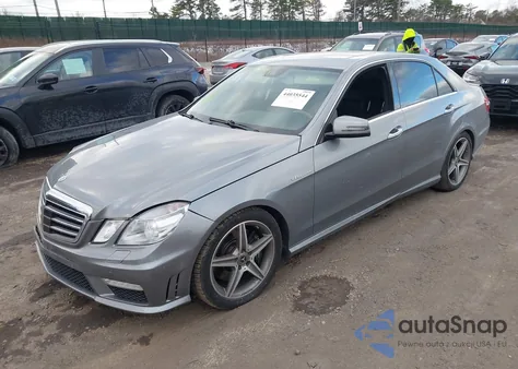 2011 Mercedes-Benz E 550 4Matic z USA, uszkodzony, nr VIN WDDHF9AB3BA414897